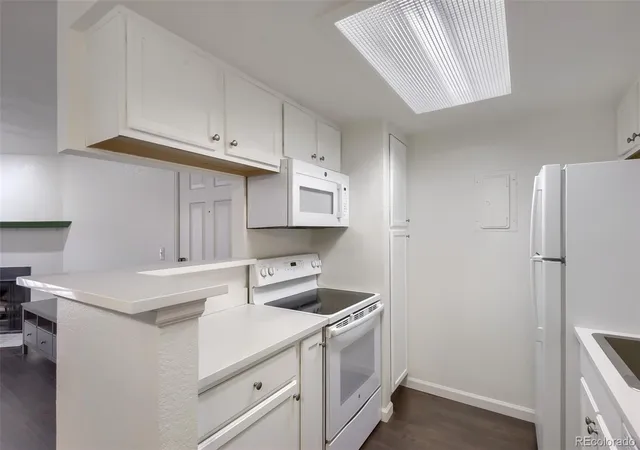 Listing Photo 5 - Condo for sale in building located at 10273 E Peakview Ave, Englewood, CO 80111 - Unit #D104