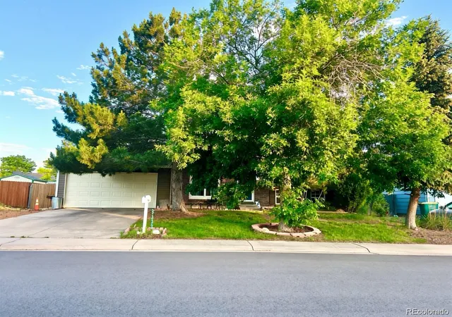 Photo 2 of Single family home for sale at 19156 E Arizona Pl, Aurora, CO 80017 | MLS# 7247028 | Listing updated on 2026-07-19