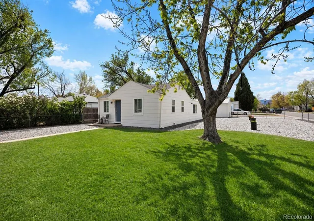 Photo 2 of Single family home for sale at 5525 Pierce Ct, Arvada, CO 80002 | MLS# 6028438 | Listing updated on 2026-08-31