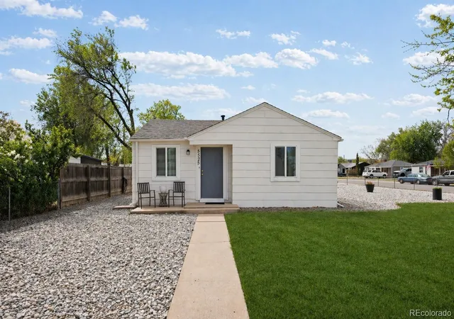 Photo 3 of Single family home for sale at 5525 Pierce Ct, Arvada, CO 80002 | MLS# 6028438 | Listing updated on 2026-08-31