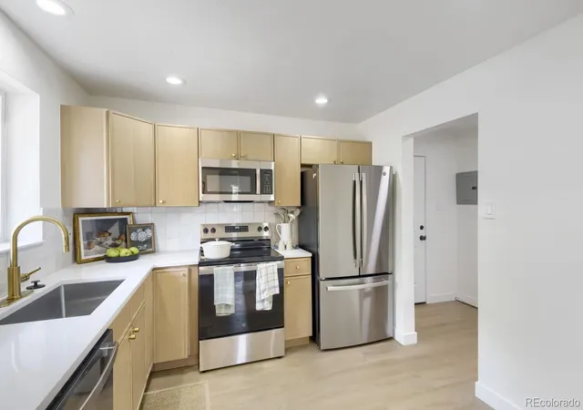 2nd image of 3501 Holly St, Denver, CO 80207 | MLS# 9877420