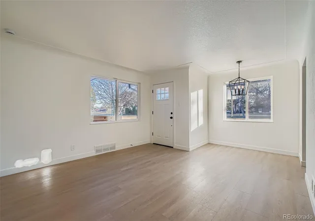 3rd image of 3501 Holly St, Denver, CO 80207 | MLS# 9877420