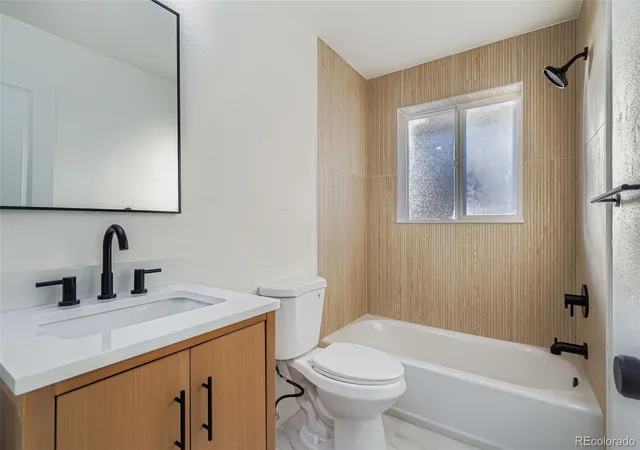 5th image of 3501 Holly St, Denver, CO 80207 | MLS# 9877420