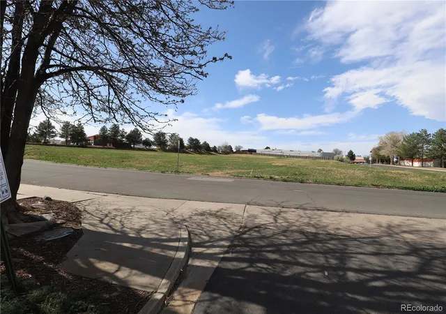 Listing Photo 2 - Condo for sale in building located at 15594 E Arizona Ave, Aurora, CO 80017 - Unit #106