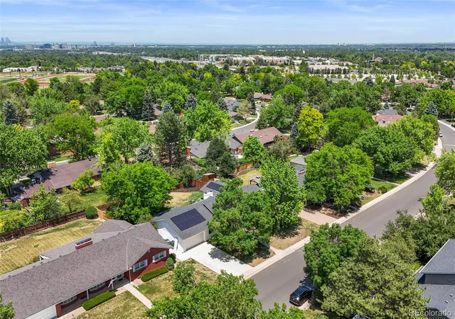 3rd image of 3941 S Hillcrest Dr, Denver, CO 80237 | MLS# 9533389