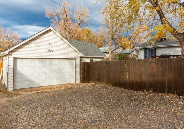 Photo 3 of House for sale at 3279 S Pearl St, Englewood, CO 80113 | MLS# 9170954 | Listing updated on 2026-10-09