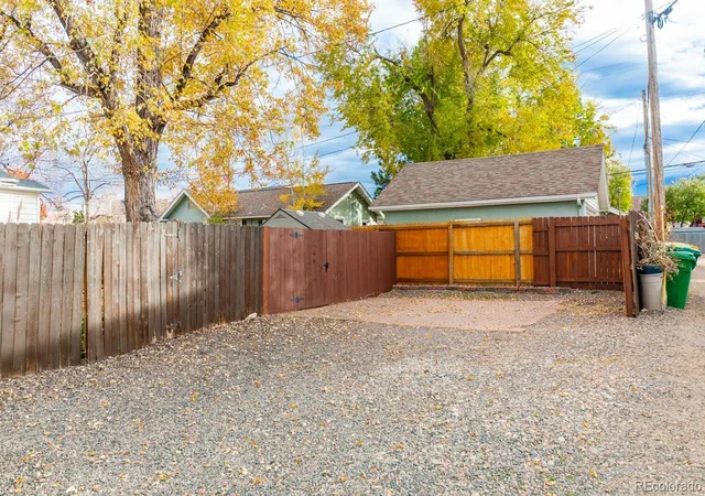 Photo 4 of House for sale at 3279 S Pearl St, Englewood, CO 80113 | MLS# 9170954 | Listing updated on 2026-10-09