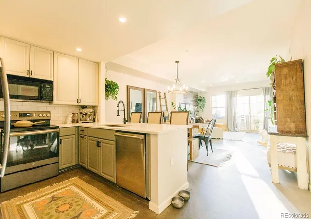 2nd image of 925 N Lincoln St #4D, Denver, CO 80203 | MLS# 2854313