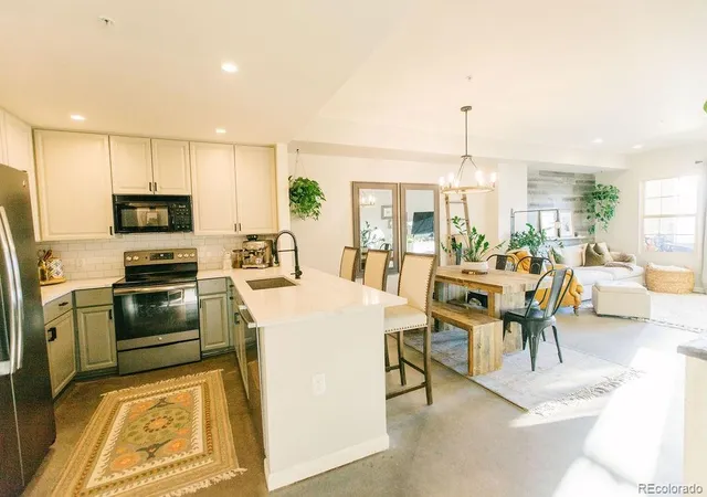 3rd image of 925 N Lincoln St #4D, Denver, CO 80203 | MLS# 2854313