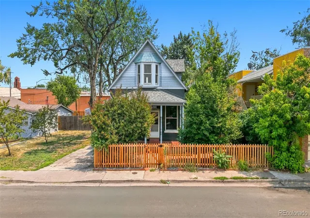 3rd image of 1580 Dallas St, Aurora, CO 80010 | MLS# 8006518