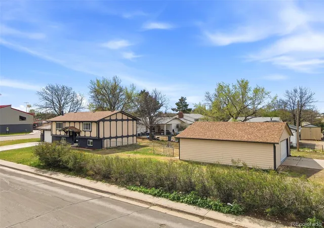 3rd image of 56352 Sunset Ave, Strasburg, CO 80136 | MLS# 9345755