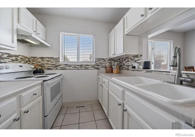 Photo 3 of Townhouse for sale at 8798 Chase Dr #4, Arvada, CO 80003 | MLS# IR1057300 | Listing updated on 2026-09-22