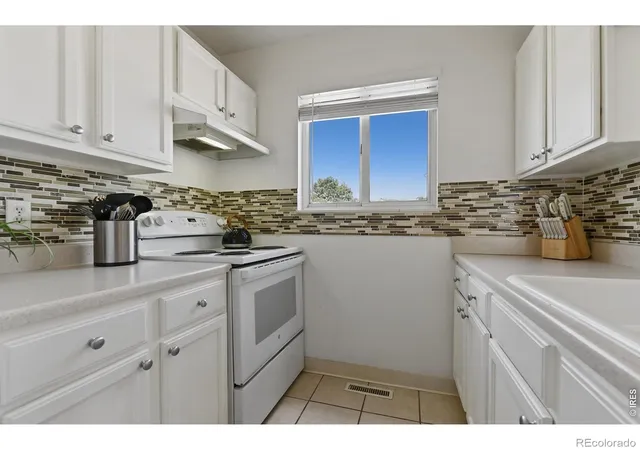 Photo 4 of Townhouse for sale at 8798 Chase Dr #4, Arvada, CO 80003 | MLS# IR1057300 | Listing updated on 2026-09-22