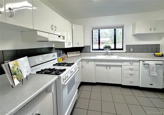 4th image of 962 S Holly St, Denver, CO 80246 | MLS# 5303149
