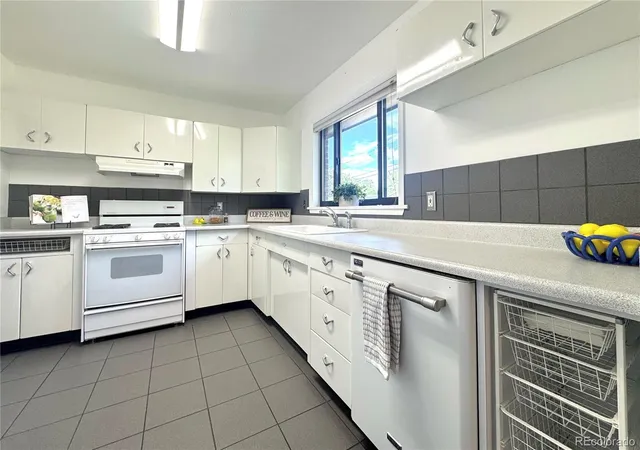 5th image of 962 S Holly St, Denver, CO 80246 | MLS# 5303149
