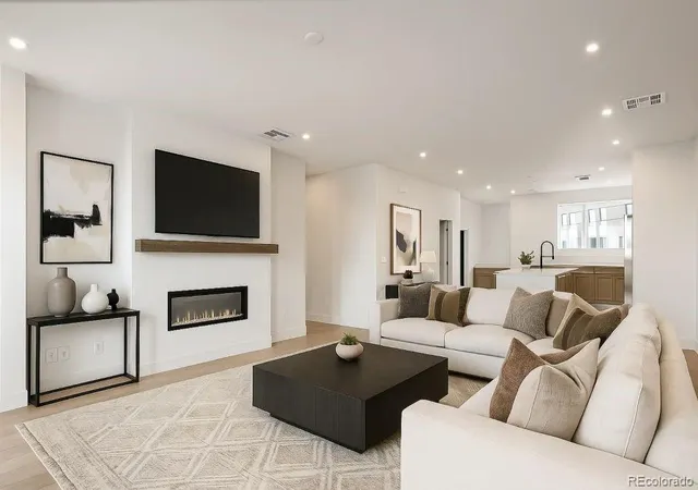 2nd image of 37 Ascent Trl, Englewood, CO 80112 | MLS# 5958598