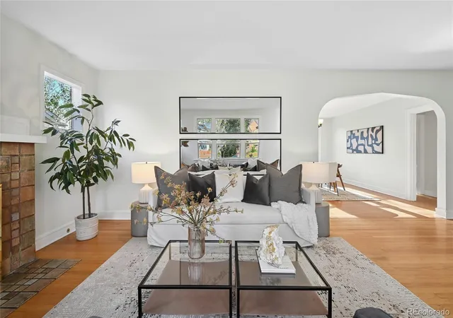1st image of 925 S University Blvd, Denver, CO 80209 | MLS# 3611247