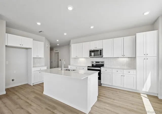 5th image of 483 Interlocken Blvd #305, Broomfield, CO 80021 | MLS# 5333242