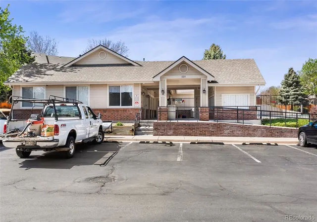 image of 1276 S Zeno Cir, Aurora, CO 80017