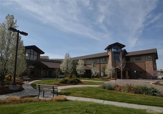 Listing Photo 2 - Condo for sale in building located at 13991 E Marina Dr, Aurora, CO 80014 - Unit #105