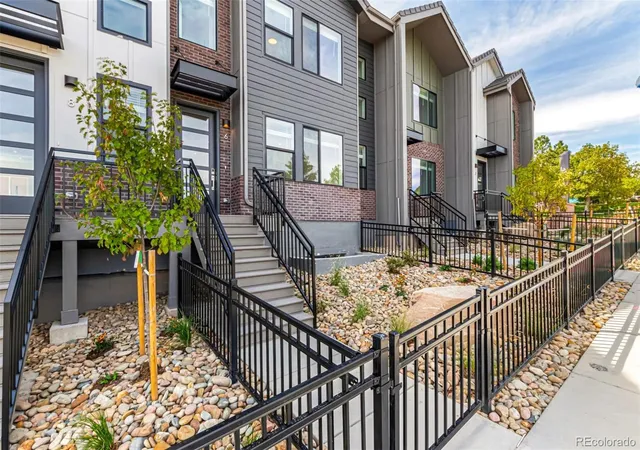2nd image of 31 Ascent Trl, Englewood, CO 80112 | MLS# 1803531