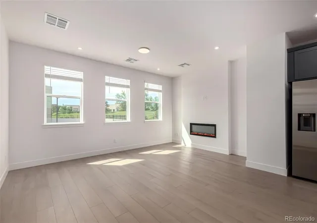 3rd image of 31 Ascent Trl, Englewood, CO 80112 | MLS# 1803531