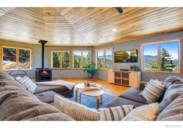 3rd image of 80 Lookout Dr, Lyons, CO 80540 | MLS# IR1057611