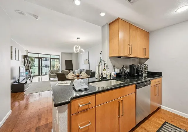 4th image of 1777 Larimer St #1909, Denver, CO 80202 | MLS# 1656984