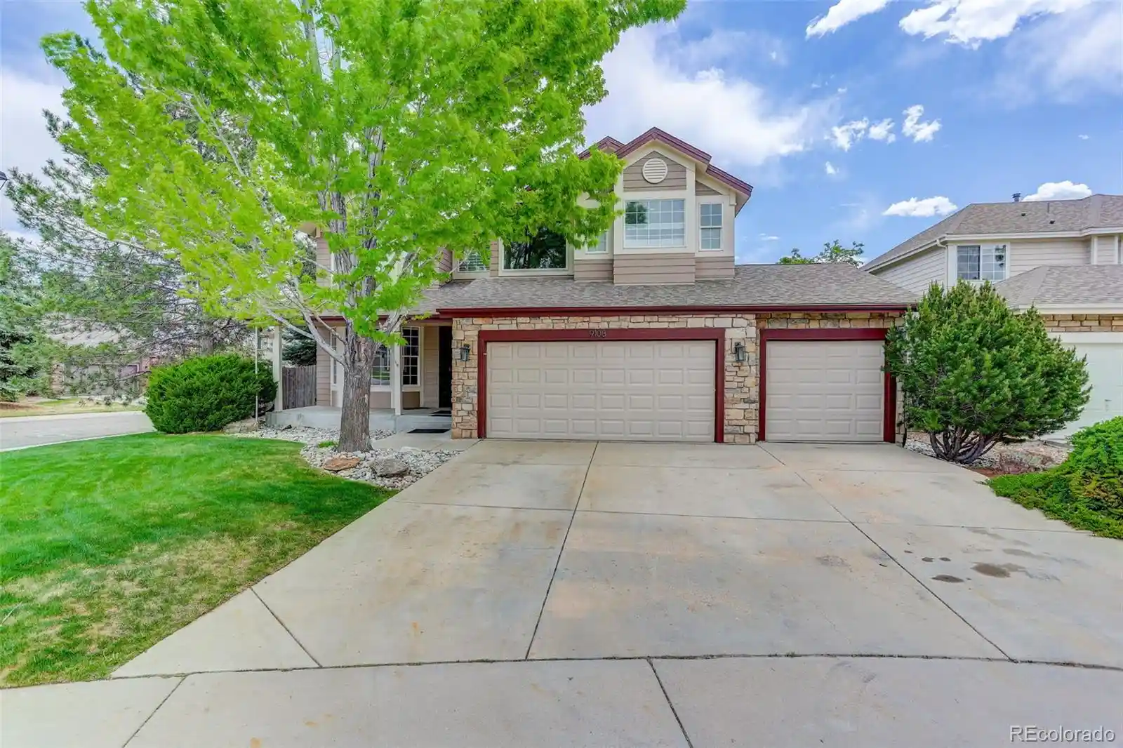 Single family home for sale at 9108 W Vandeventor Dr, Littleton, CO 80128 | MLS# 8221788