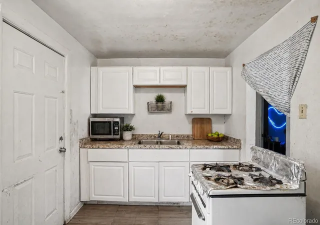 Listing Photo 2 - Condo for sale in building located at 1435 Lima St, Aurora, CO 80010 - Unit #
