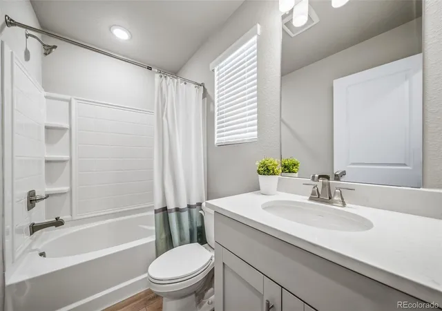 Photo 4 of Single family home for sale at 4578 N Sicily Ct, Aurora, CO 80019 | MLS# 8689471 | Listing updated on 2026-06-03