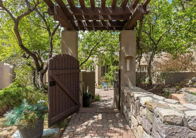 2nd image of 2237 Ridge Plaza Dr, Castle Rock, CO 80108 | MLS# 3663840