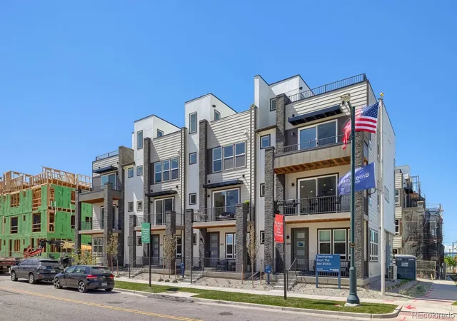 Photo 3 of Townhouse for sale at 9200 E 47th Avenue #201, Denver, CO 80238 | MLS# 3082036 | Listing updated on 2026-10-04