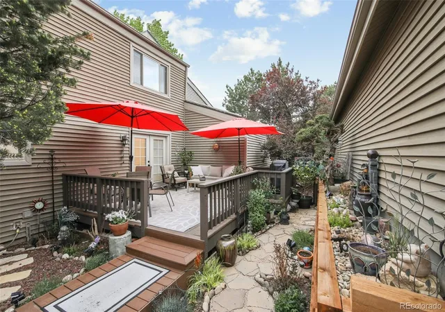 Homes for sale in Littleton, CO | 6948 Buckskin Dr, Littleton, CO 80125 | MLS# 2953283