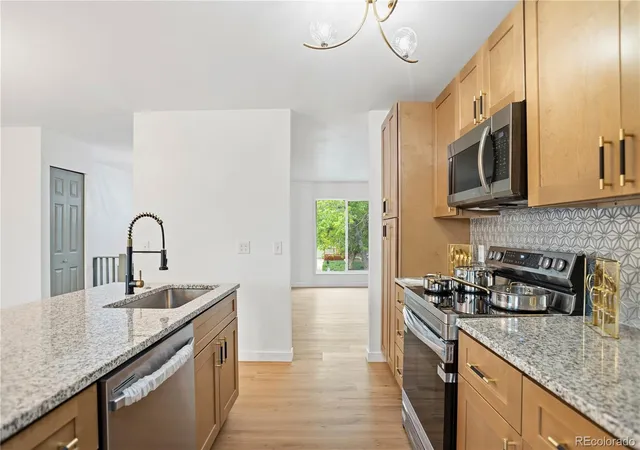 3rd image of 18035 E Iowa Dr, Aurora, CO 80017 | MLS# 7501250