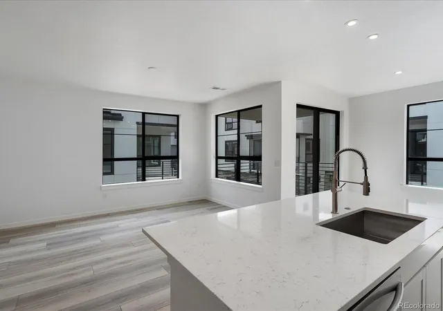 4th image of 2020 S Holly St #2, Denver, CO 80222 | MLS# 8887884