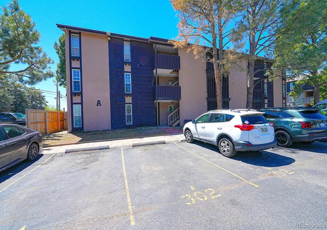 2nd image of 865 S Quebec St, Denver, CO 80247