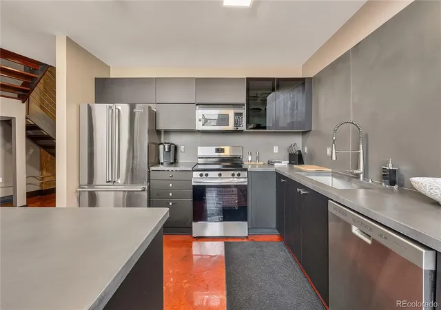 Listing Photo 4 - Condo for sale in building located at 1050 Cherokee St, Denver, CO 80204 - Unit #301