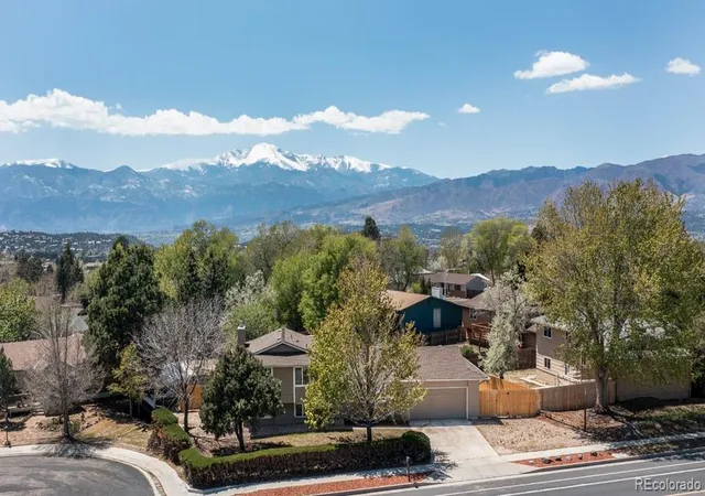Photo 4 of Sale Pending at 6060 Flintridge Dr, Colorado Springs, CO 80918 | MLS# 1540321 | Listing updated on 2026-07-24