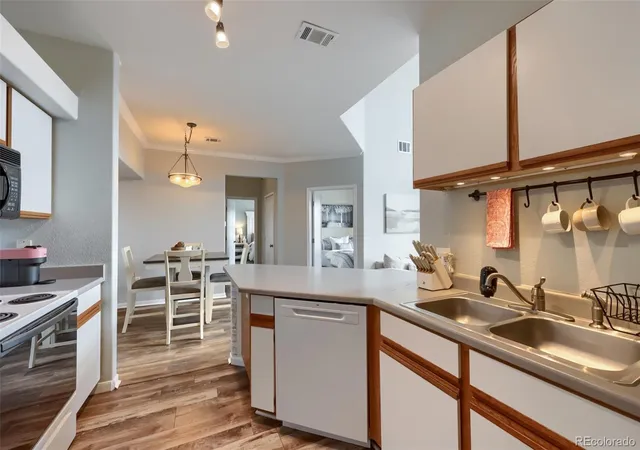 Homes for sale in Castle Rock, CO | 6021 Castlegate Dr, Castle Rock, CO 80108