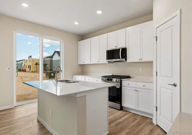 Photo 3 of Sale Pending at 5837 N Ireland Way, Aurora, CO 80019 | MLS# 9140513 | Listing updated on 2026-08-31