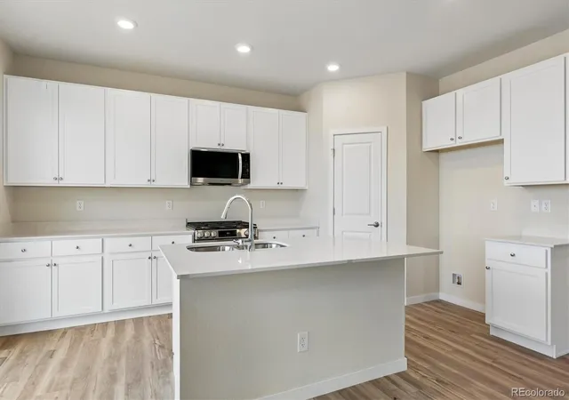 Photo 4 of Sale Pending at 5837 N Ireland Way, Aurora, CO 80019 | MLS# 9140513 | Listing updated on 2026-08-31