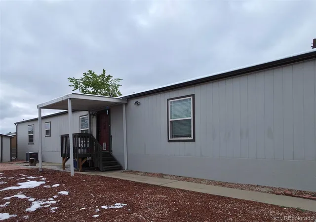 Photo 3 of Manufactured home for sale at 1743 Pagosa Way, Aurora, CO 80011 | MLS# 3453028 | Listing updated on 2026-07-23
