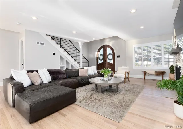 Photo 4 of Single family home for sale at 215 Ivanhoe St, Denver, CO 80220 | MLS# 9679786 | Listing updated on 2026-09-27
