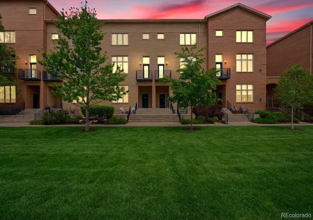 5th image of 220 Roslyn St, Denver, CO 80230