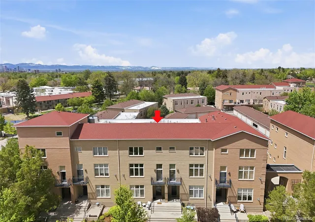 3rd image of 220 Roslyn St, Denver, CO 80230