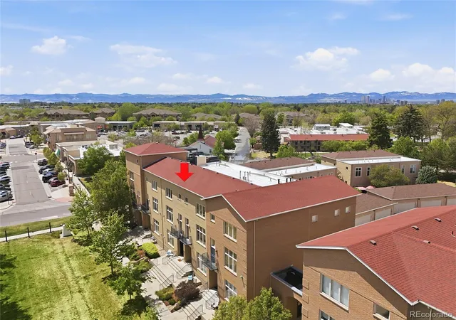 4th image of 220 Roslyn St, Denver, CO 80230