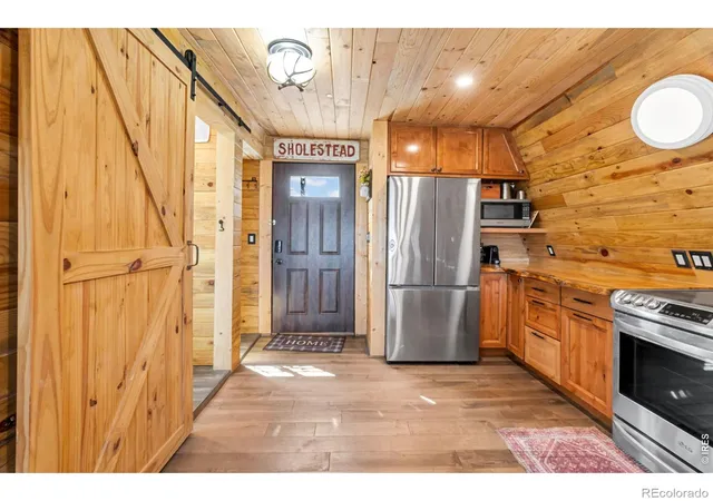Photo 4 of Single family home for sale at 500 Bulwark Ridge Dr, Glen Haven, CO 80532 | MLS# IR1058744 | Listing updated on 2026-09-28