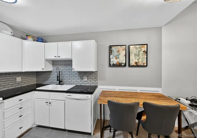 Listing Photo 4 - Condo for sale in building located at 3184 S Heather Gdns Wy, Aurora, CO 80014 - Unit #408
