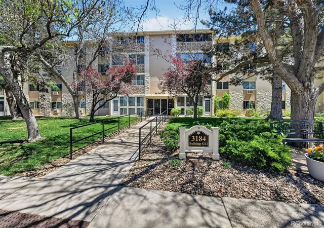 Listing Photo 5 - Condo for sale in building located at 3184 S Heather Gdns Wy, Aurora, CO 80014 - Unit #408